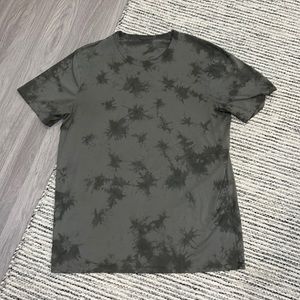 Mens Lululemon Fundamental shirt, size L, green camo pattern